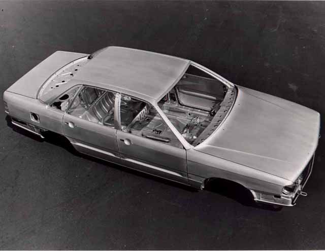 Vollständig verzinkte Karosserie eines Audi 100/200 Typ 44