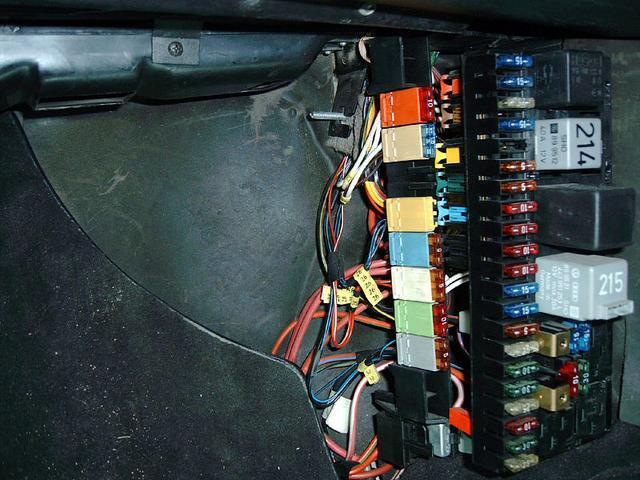 Freigelegte Zentralelektrik