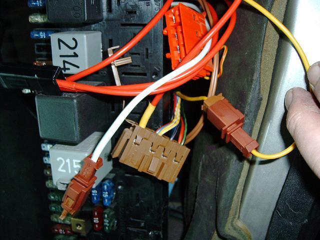 Verbinder gelbes Kabel